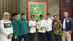 DPP PKB menyerahkan surat persetujuan pencalonan Gus Nung - Iqbal Bejeu di Pilkada Jepara 2024, Senin (19/8/2024).