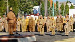 Sekda Jepara Edy Sujatmiko saat memimpin apel pagi ASN lingkup Setda Jepara, Senin (9/9/2024).