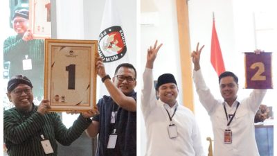Gus Nung-Iqbal Bejeu dan Witiarso Utomo-Ibnu Hajar menunjukkan nomor urut yang dipakai di Pilkada Jepara 2024.