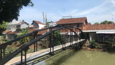 Ini alasan Sunardi bikin jembatan sendiri di atas sungai