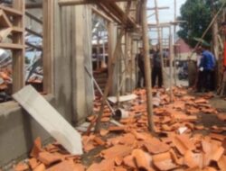 Detik-detik Kubah Masjid Ambruk,5 Pekerja Dilarikan ke RS, Diduga Ini Penyebabnya