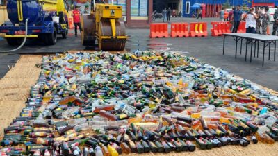 Ribuan Botol Miras Hasil Operasi Polisi di Jepara Dimusnahkan, Digilas Alat Berat