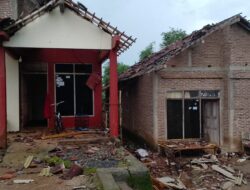 5 Rumah Warga Karanggondang Mlonggo Rusak Disapu Puting Beliung, Pohon juga Ikut Tumbang