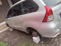 VIRAL, 4 Ban Avanza Silver Berubah Jadi Bata Herbel, Usai Diparkir di Depan Ruko Kosong