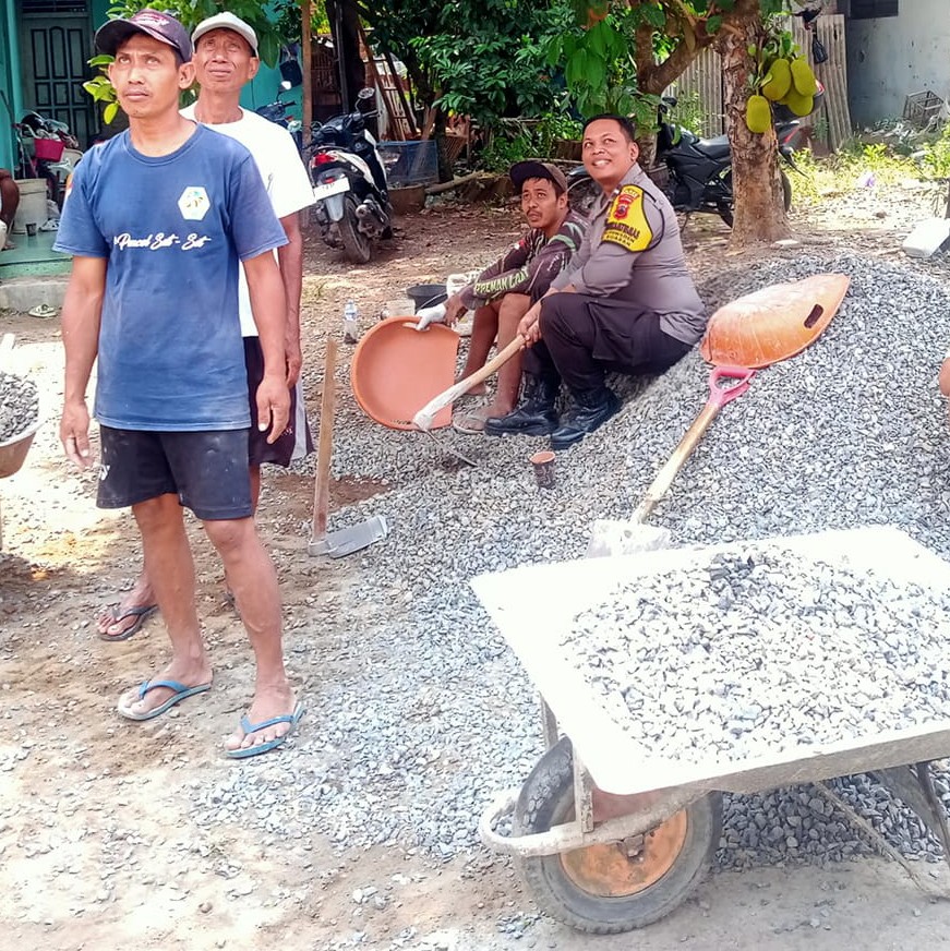 Sosok Viral Aipda Deny Eko, Dulu Kondang Gegara Kembalikan Dompet Isi Uang Segepok, Kini Gerakkan Warga Bangun Musala (Foto:Ist)