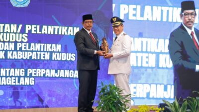 Direktur Pendaftaran dan Pemeriksaan LHKPN KPK Herda Helmijaya saat dilantik sebagai Pj Bupati Kudus, Senin (13/1/2025). (Foto:Ist)