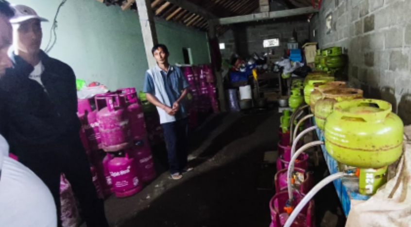 Elpiji 3 Kg Langka, Pemuda Ini Malah Lakukan Praktik Oplos ke Gas 12 Kg Nonsubsidi, Ini Motifnya (Foto: Ist)
