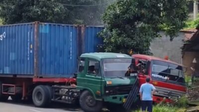 KRONOLOGI 2 Kontainer "Pepet-pepetan" di Jalan Turunan Mantingan Jepara, Ternyata Dipicu Hal Ini (Foto:Ist)