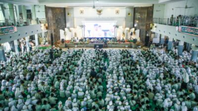 Ribuan Santri Raudhah Tarbiyatul Qur’an di Kudus Pecahkan Rekor MURI, Wagub Jateng: Kami Berikan Tali Asih untuk Anak yang Hafal 30 Juz