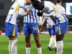 Detik-detik Gol Cantik Kaoru Mitoma dan Minteh yang Bikin Warga London Kecewa, Brighton vs Chelsea 3-0