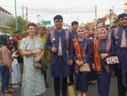 Bule Eropa dan Ribuan Warga Antusias Ikuti Kirab Buka Luwur Ratu Kalinyamat, Semarakkan Hari Jadi Kabupaten Jepara ke-476