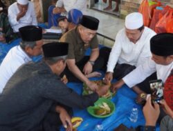 Nguri-nguri Tradisi Manganan Desa Kecapi, Ketua DPRD Jepara Makan Satu Wadah dengan Warga