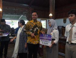 Ribuan Anak Pengukir Jepara Terima Beasiswa PIP, Diserahkan di Pendopo Kartini