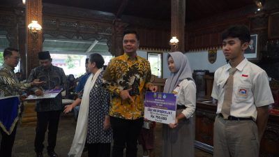 Ribuan Anak Pengukir Jepara Terima Beasiswa PIP, Diserahkan di Pendopo Kartini