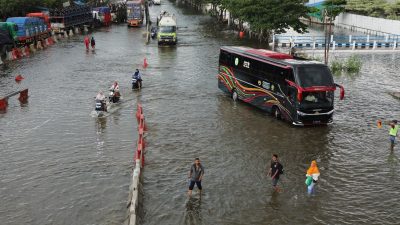 Penampakan Kaligawe Semarang yang Masih Terendam Banjir, Ini Kata Sopir Asal Jepara yang Terjebak Genangan