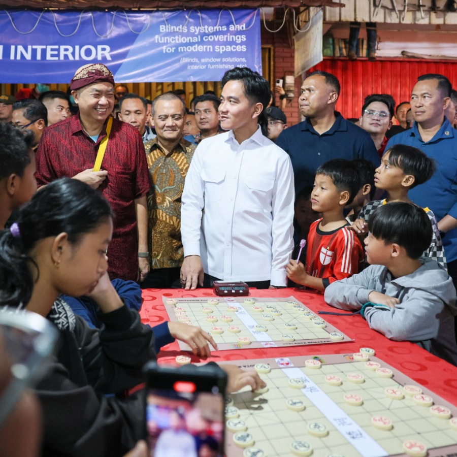 Gibran Kunjungi Imlek di Pasar Semawis Semarang, Kagumi Keberagaman Antaretnis