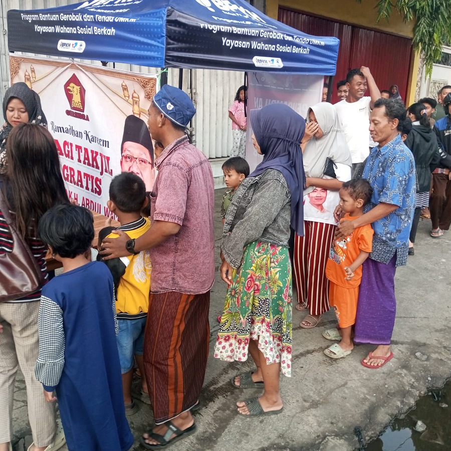 1000 Takjil "Sultan Margoyoso Jepara" Ludes dalam 10 Menit, Diserbu Emak-emak, Pekerja Pabrik Hingga Ojol