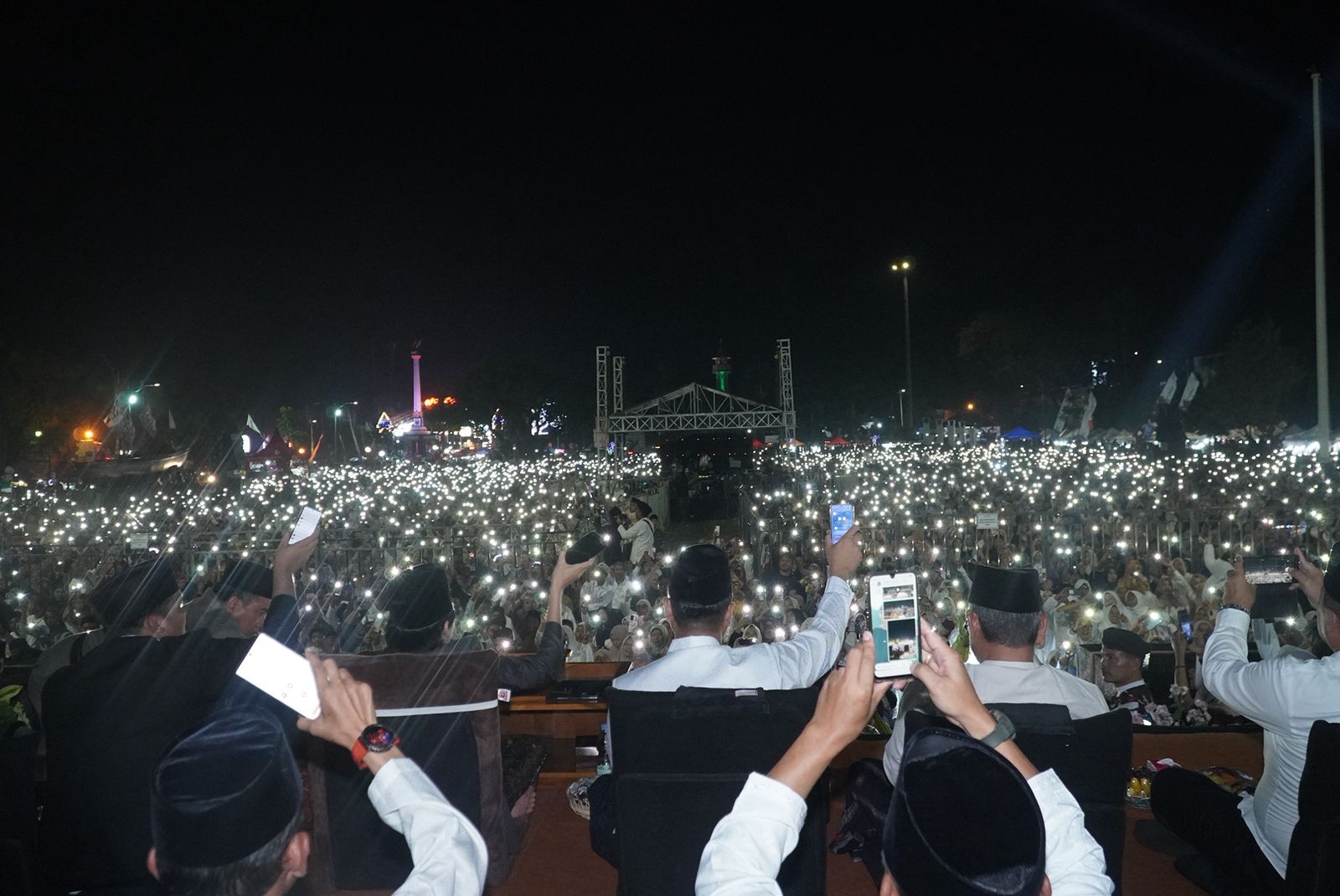 Gus Iqdam Putihkan Alun-alun Jepara,  Doakan Ini untuk HUT ke-477 
