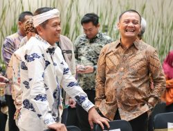 Dikabarkan Tak Akur, KDM dan  Ahmad Luthfi Jateng Malah Pelukan dan Tertawa Bareng Acara Ini