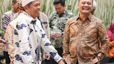 Dikabarkan Tak Akur, KDM dan Ahmad Luthfi Jateng Malah Pelukan dan Tertawa Bareng Acara Ini