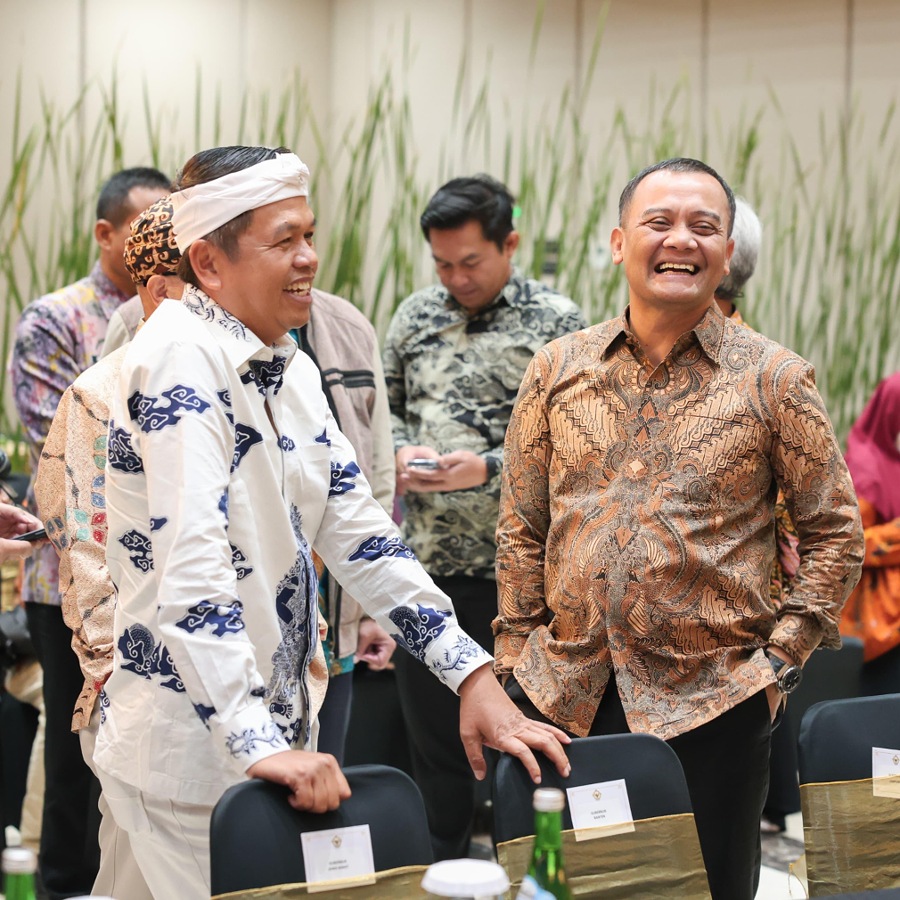 Dikabarkan Tak Akur, KDM dan  Ahmad Luthfi Jateng Malah Pelukan dan Tertawa Bareng Acara Ini