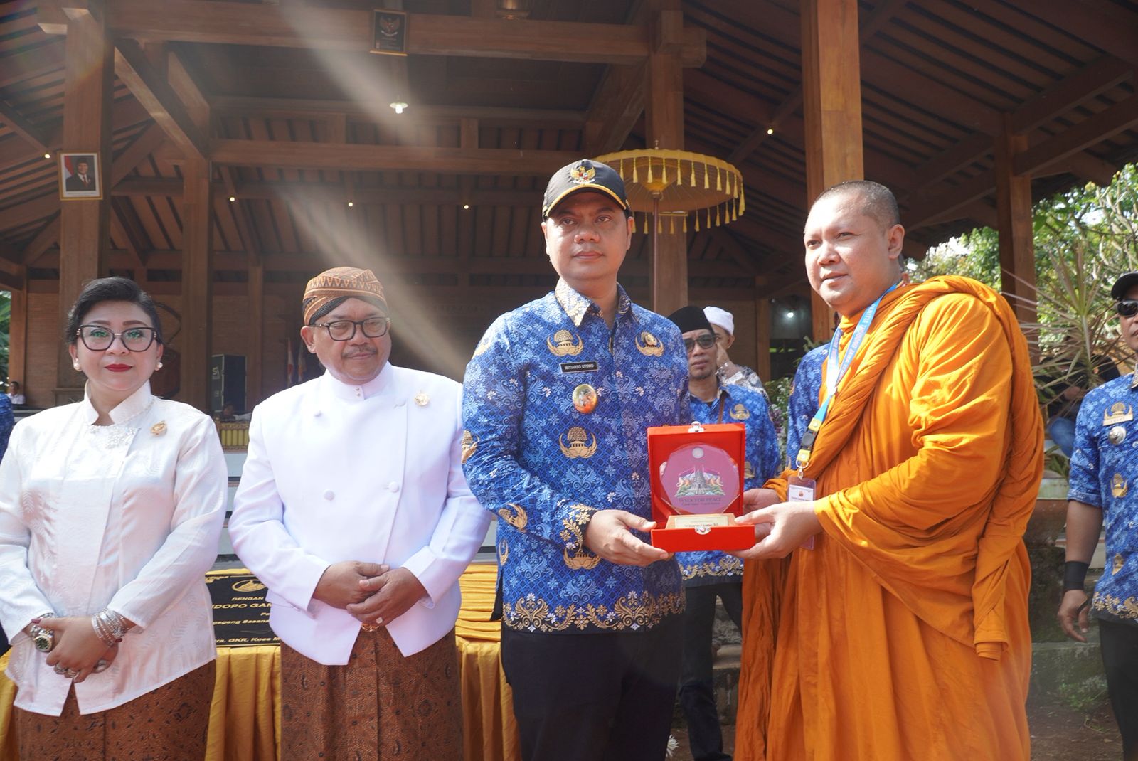 Candi Sima Jepara Jadi Saksi, 16 Bhikkhu Tempuh Perjalanan Spiritual 11 Hari Menuju Candi Sewu