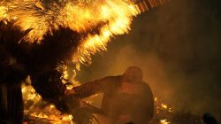Ribuan Warga Meriahkan Perang Obor Tegalsambi, Perkuat WBTb Jepara