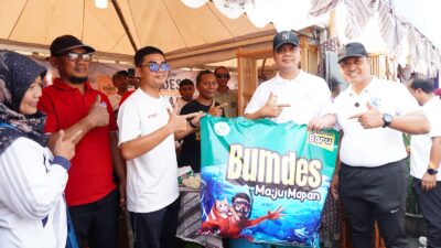 Gwnjot Ekonomi Lokal, Ratusan Produk UMKM dan BUMDes Dipamerkan, Bupati Jepara Borong Dagangan