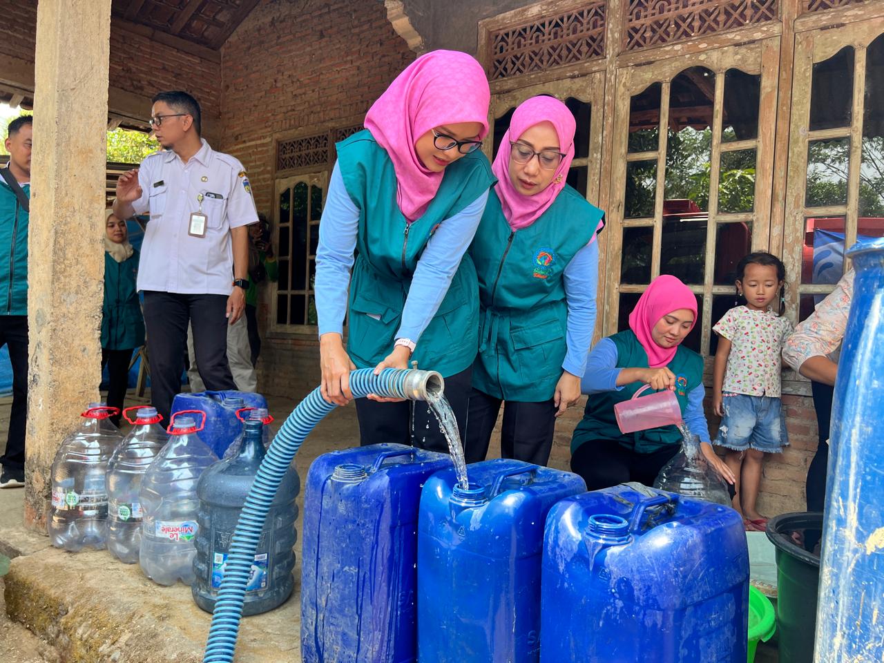 4.000 Liter Air Bersih Digelontor ke Banjaran Bangsri, Imbas Kemarau Panjang