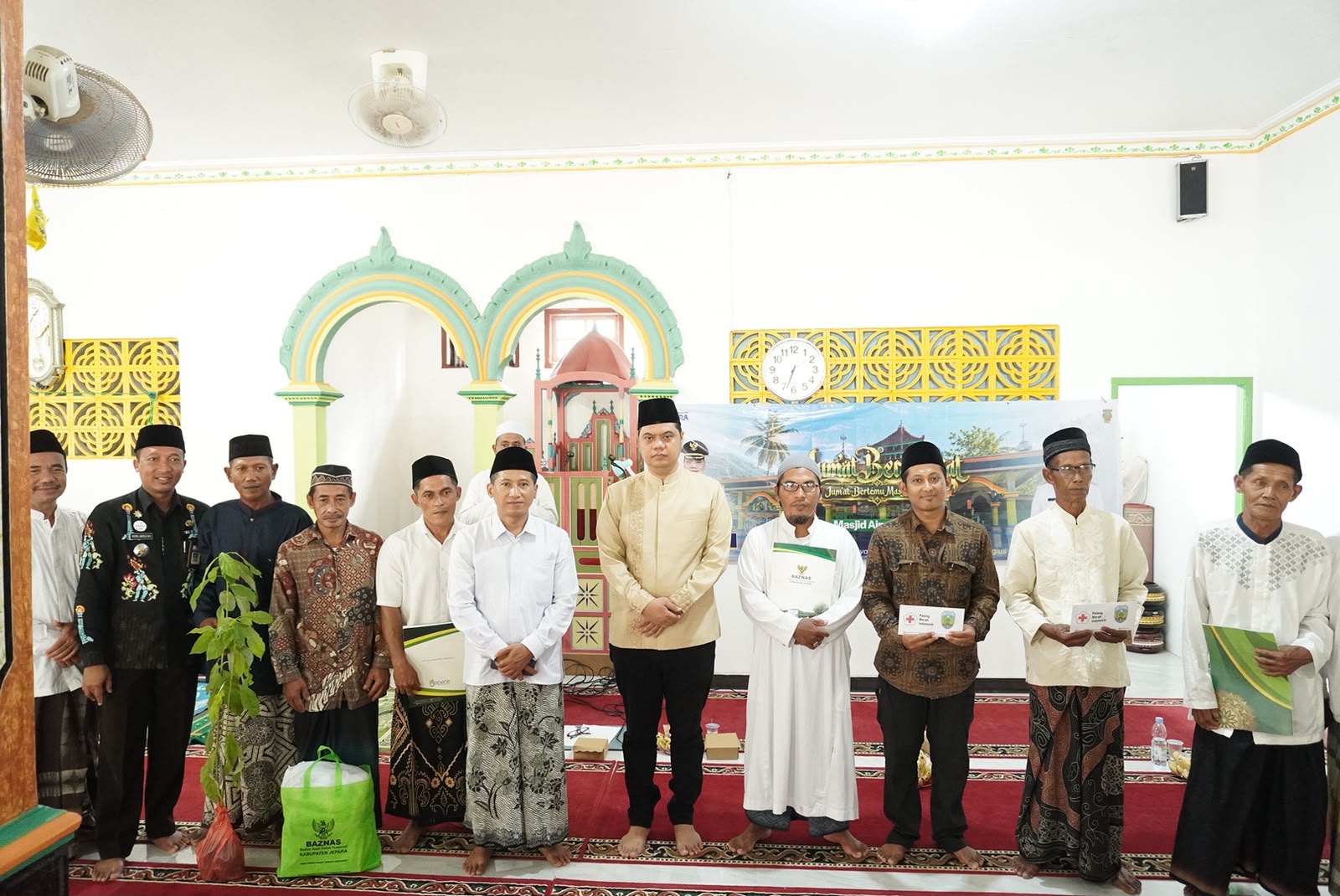 Ziarah Sunan Nyamplungan dan Jumat Berangkat, Bupati Jepara Serap Aspirasi Lintas Agama di Karimunjawa