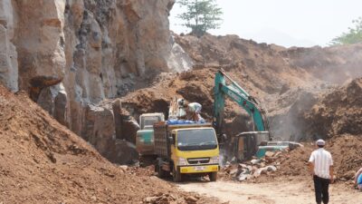 Tak Berizin, Dua Lokasi Tambang Gajian C di Desa Pancur Dihentikan Paksa