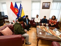 Rawat Warisan Ukir Indonesia Peninggalan Era Habibie, Tiga Pengukir Jepara Kunjungi Sarajevo