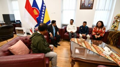 Rawat Warisan Ukir Indonesia Peninggalan Era Habibie, Tiga Pengukir Jepara Kunjungi Sarajevo