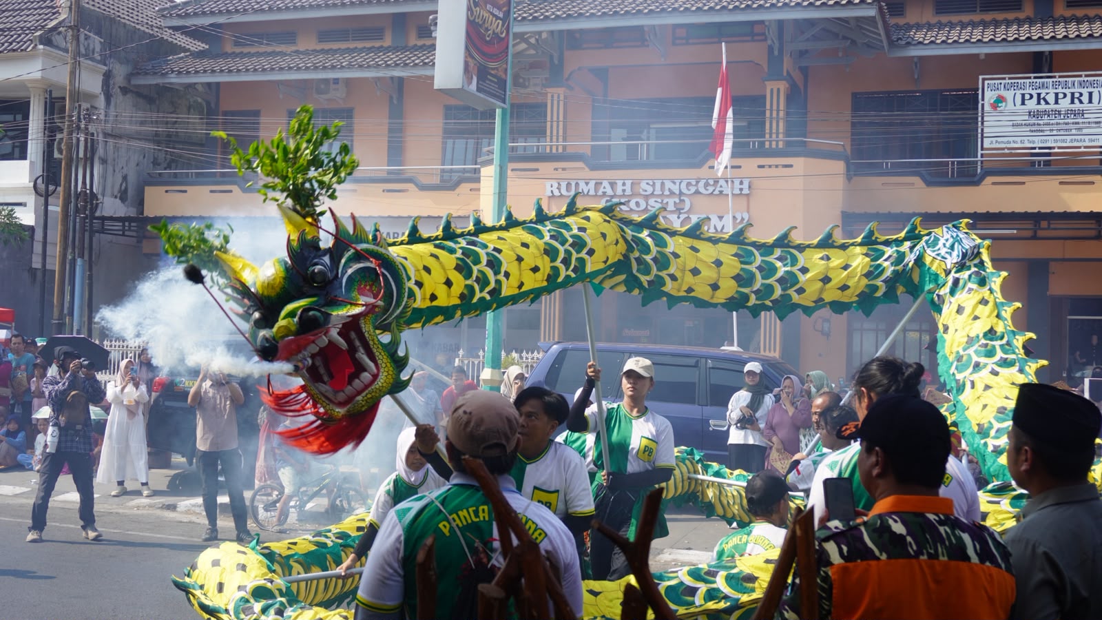 Karnaval Lintas Iman Hari Santri Pererat Kerukunan, Ada Walisongo, "Ka'bah" Hingga Liong